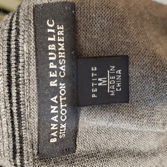 Banana Republic  V neck Sweater in excellent condition - Picture 5 of 5